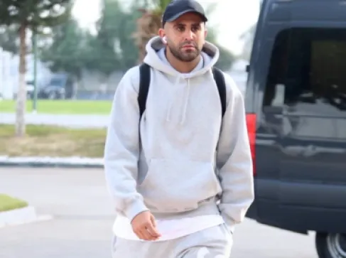 محرز يدافع عن نفسه ويعد الجزائريين ببطولة مختلفة