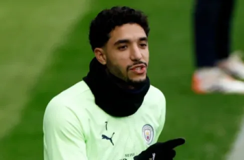 معركة كبرى على مرموش.. هل ينتقل إلى تشيلسي أم توتنهام؟