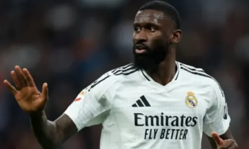 بي إس جي يطرق باب برنابيو بحثاً عن قائد دفاعي