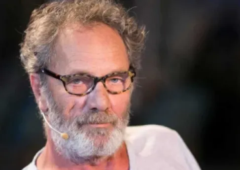 وفاة الممثل والمخرج الفلسطيني محمد بكري عن 72 عاماً