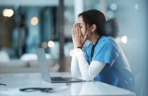 علاقة مقلقة بين اضطراب الساعة البيولوجية وسرطان الثدي العدواني