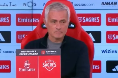 شاهد.. مورينيو يحرج صحفيا برتغاليا