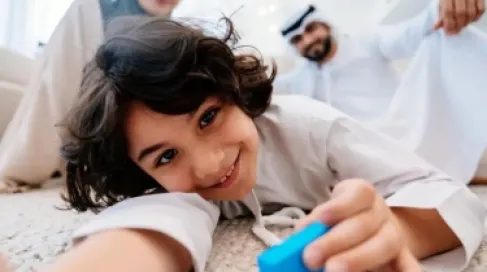 كيف يمكنني تسلية طفلي في الإجازة بدون أعباء مالية إضافية؟