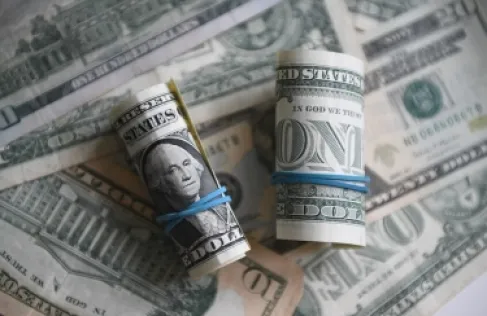 WSJ: صاحب شركة بالولايات المتحدة يمنح موظفيه مكافآت بقيمة 240 مليون دولار