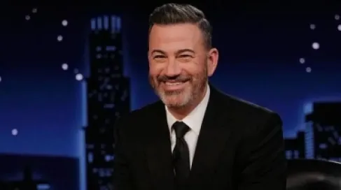 كيميل ينتقد ترمب والديمقراطية الأمريكية في خطاب عيد الميلاد