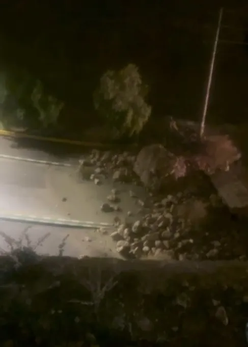 إغلاق مؤقت لطريق كرك القصبة إثر انهيار جبلي