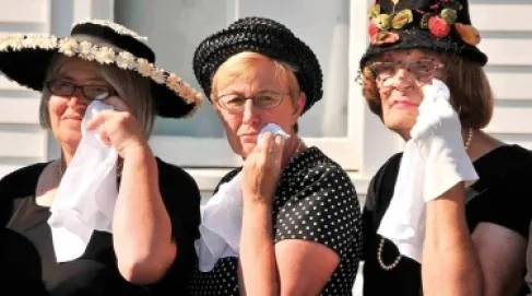 أغرب الوظائف حول العالم.. منها البكاء في الجنازات