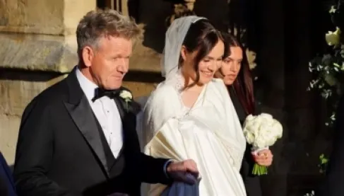 أجواء ملكية بروح عصرية.. أبرز لقطات زفاف هولي رامزي وآدم بيتي الأسطوري