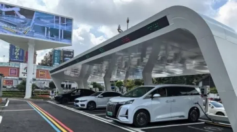 الصين تفرض أول حد إلزامي عالمي لاستهلاك الطاقة في السيارات الكهربائية بدءًا من 2026