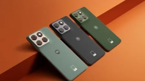 بعد غياب عامين.. موتورولا تستعد لإطلاق هاتف رائد جديد ينافس الكبار