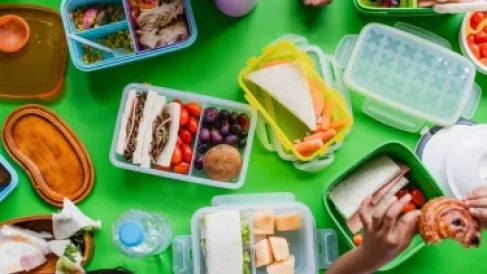 الأطعمة الخارقة.. 12 غذاءً كثيف العناصر يجب أن يضمها نظامك الغذائي