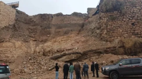 اغلاق جديد لمدخل الكرك تحسبا لانهيارات جديدة في سور المدينة التاريخي 