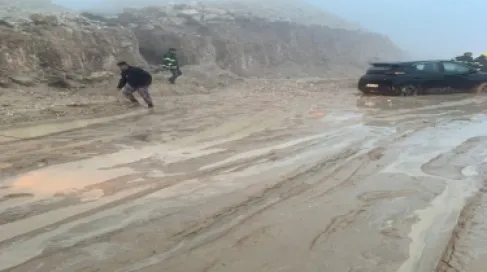 الأرصاد: هطولات غزيرة في الكرك الان