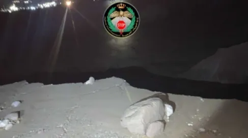 انهيار طريق وادي عربه بطول 70 مترا وانجراف الشارع بعمق 12 مترا