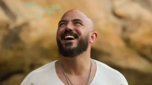 محمود العسيلي : تزوجت 4 مرات .. والتفاهم بين الرجل والمرأة مستحيل - فيديو