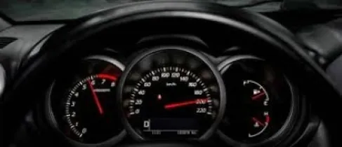 ضبط سائق بسرعة 170 كم/ساعة على طريق شويعر الأزرق