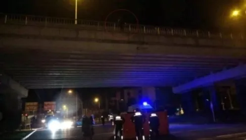 فيديو صادم.. رجل يستعجل امرأة على الانتحار بكلمات قاتلة