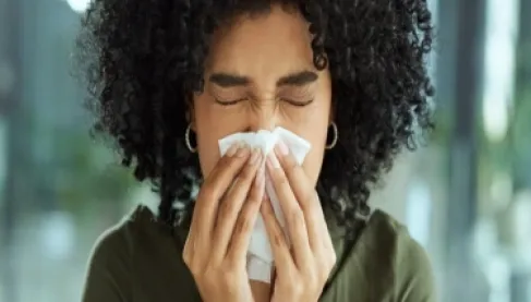 وداعاً للبخاخات والجراحة.. حقنة جديدة تنهي كابوس سيلان الأنف المزمن للأبد