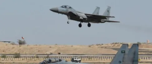 اليمن.. التحالف يقصف أسلحة بالمكلا قادمة من الإمارات