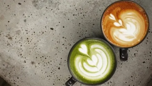 أيهما يمنح طاقة أكثر.. القهوة أم شاي الماتشا؟