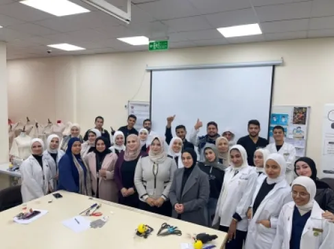 نشاط تعاوني بين قسم تصميم الأزياء وكلية التمريض في الزيتونة لتعزيز الوعي بالسلامة العامة والإسعافات الأولية