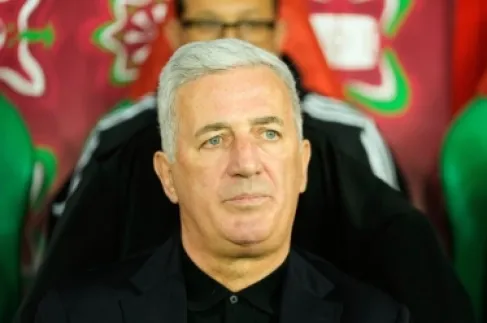 مدرب الجزائر غاضب بسبب ملاحقة ابنته