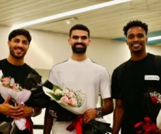 عبد الله نصيب (ديارا)، ونزار الرشدان، ورزق بني هاني في مطار بغداد قبيل التوقيع للزوراء -  ارشيف