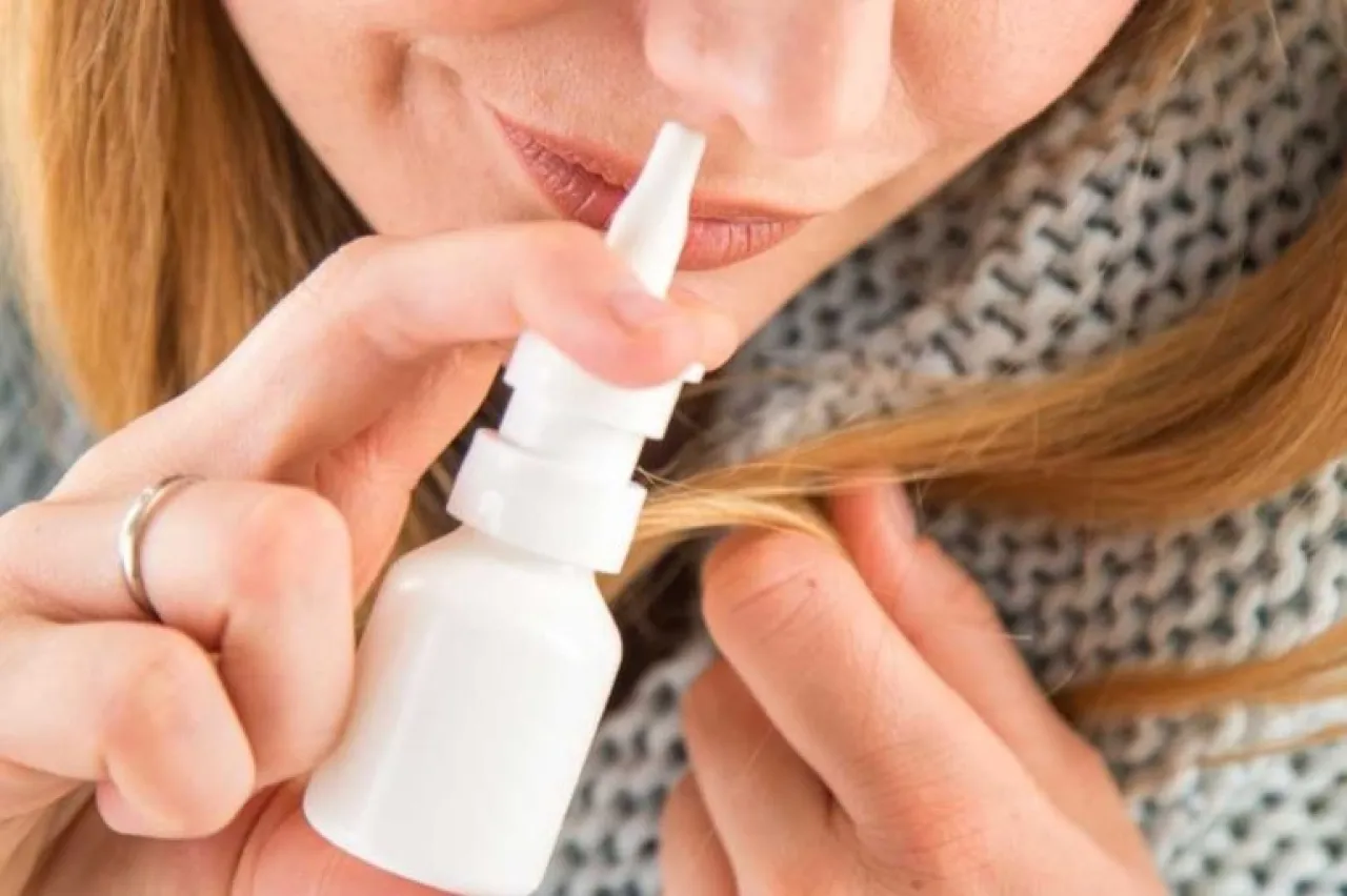 بخاخ الأنف المزيل للاحتقان.. راحة مؤقتة قد تتحول إلى إدمان 