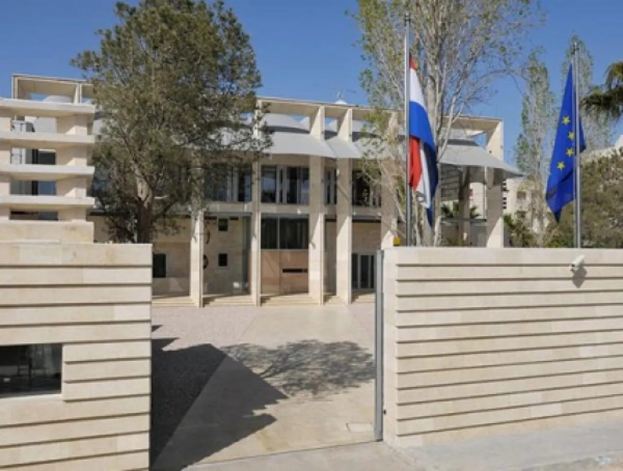 السفارة الهولندية تعلن عن شواغر وظيفية للأردنيين برواتب تصل إلى 678 دينارا 