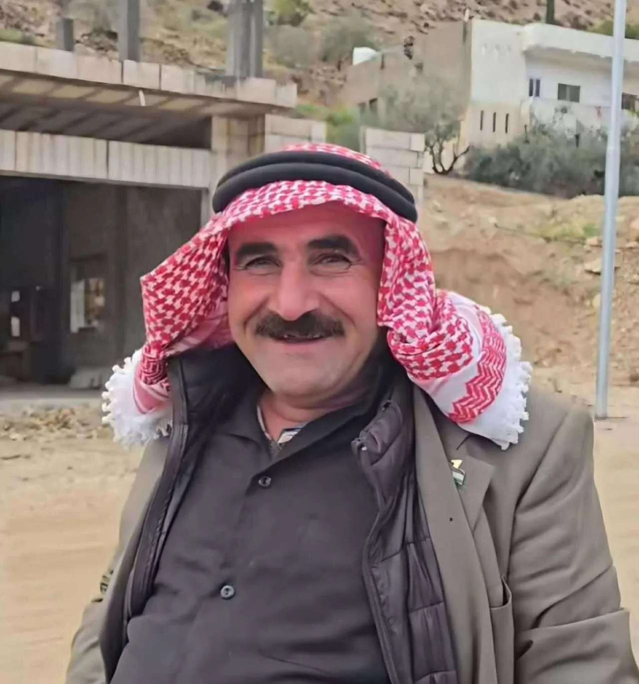 أردني يطلق مبادرة لوقف انتهاك النساء لحقوق الرجل ..ويؤكد تعرضهم للجلطات بسبب ضغوط المرأة #عاجل 