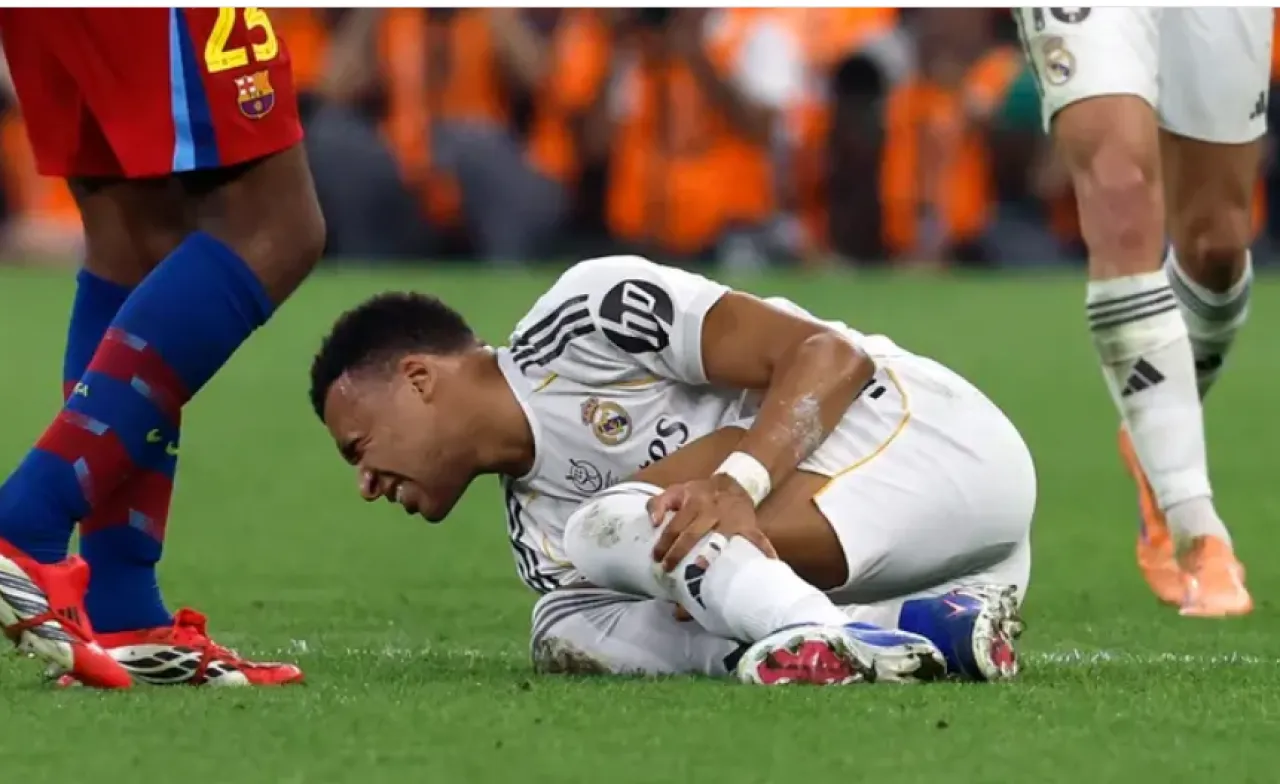 مبابي.. ترك العلاج وسافر إلى جدة ليلمس الكرة 8 مرات فقط 