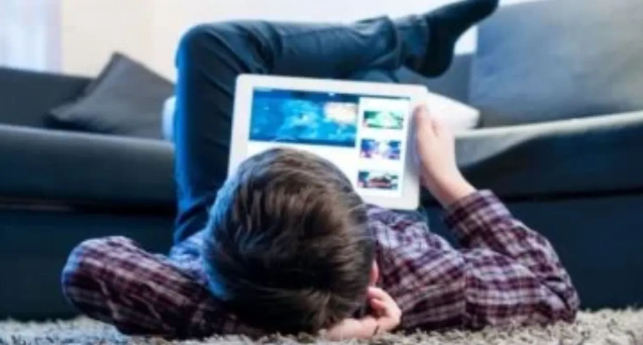 4 تطبيقات تعلم طفلك الإنجليزية فى سن الحضانة 