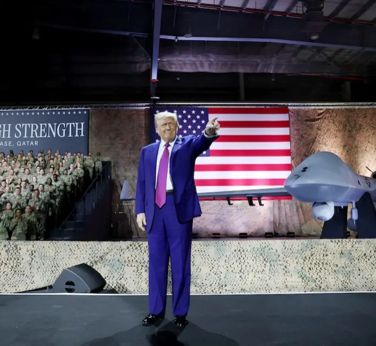 نصح افراد بمغادرة قاعدة العديد الاميركية بقطر 