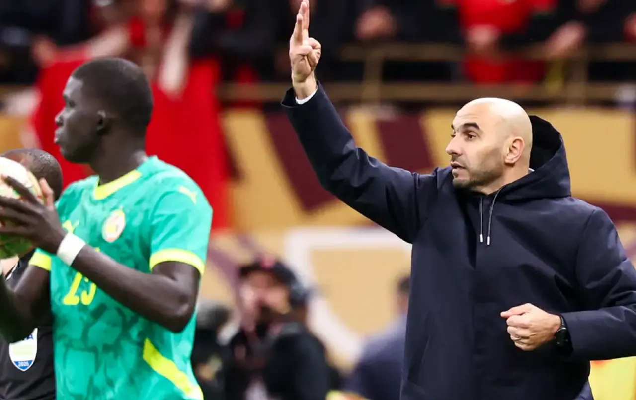 الركراكي غاضباً: الأجواء كانت (غير صحية).. وما حدث يسيء للكرة الإفريقية 