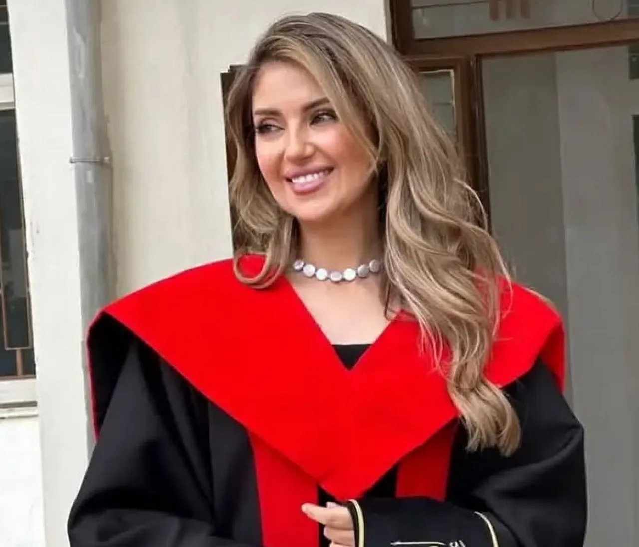 تهنئة للإعلامية ساندي الحباشنة بمناسبة حصولها على درجة الدكتوراه 