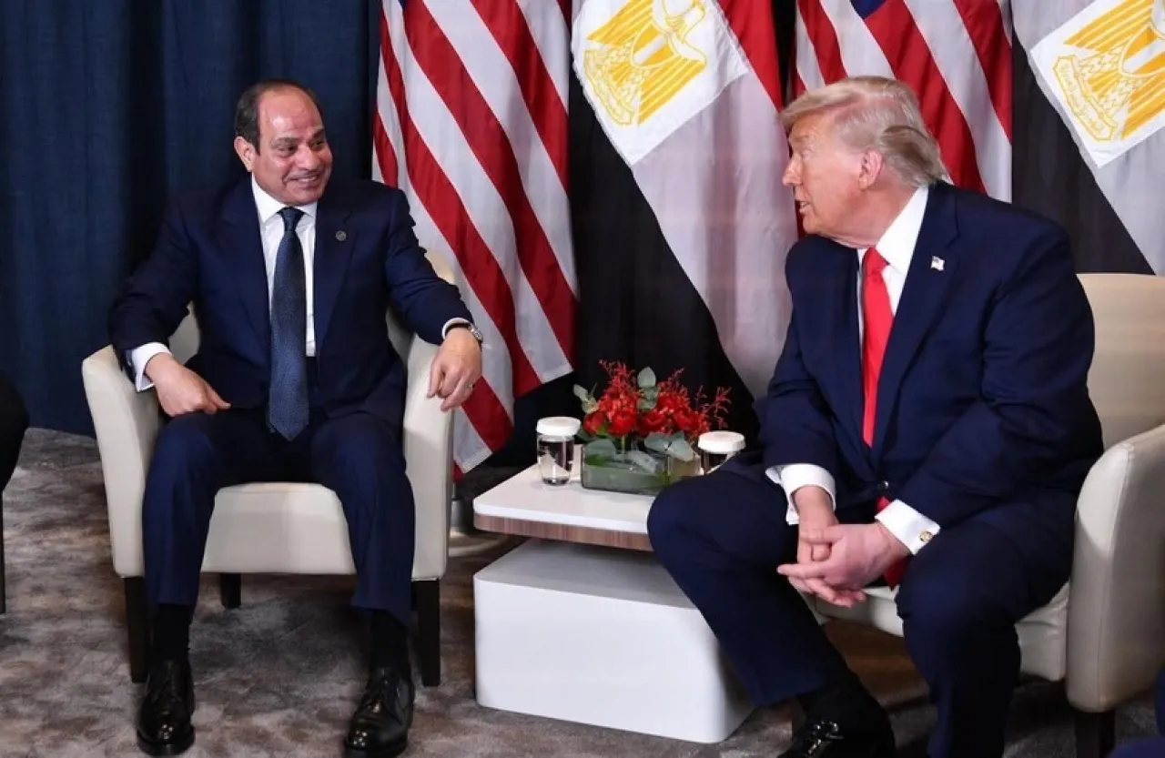 ترامب يمازح الرئيس المصري بسبب لغته الإنجليزية 