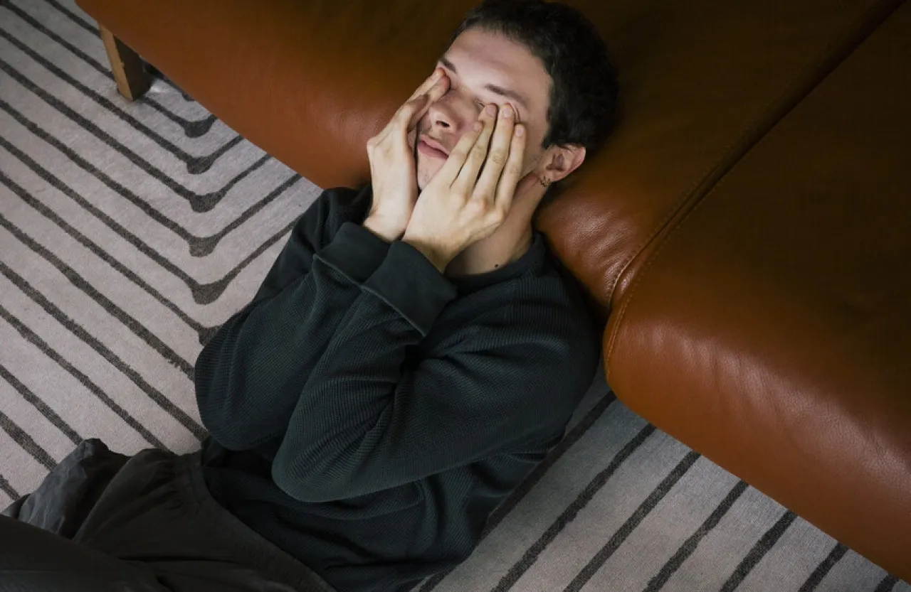 دراسة جديدة تكشف التأثير الخفي للعزوبية على الصحة العقلية 