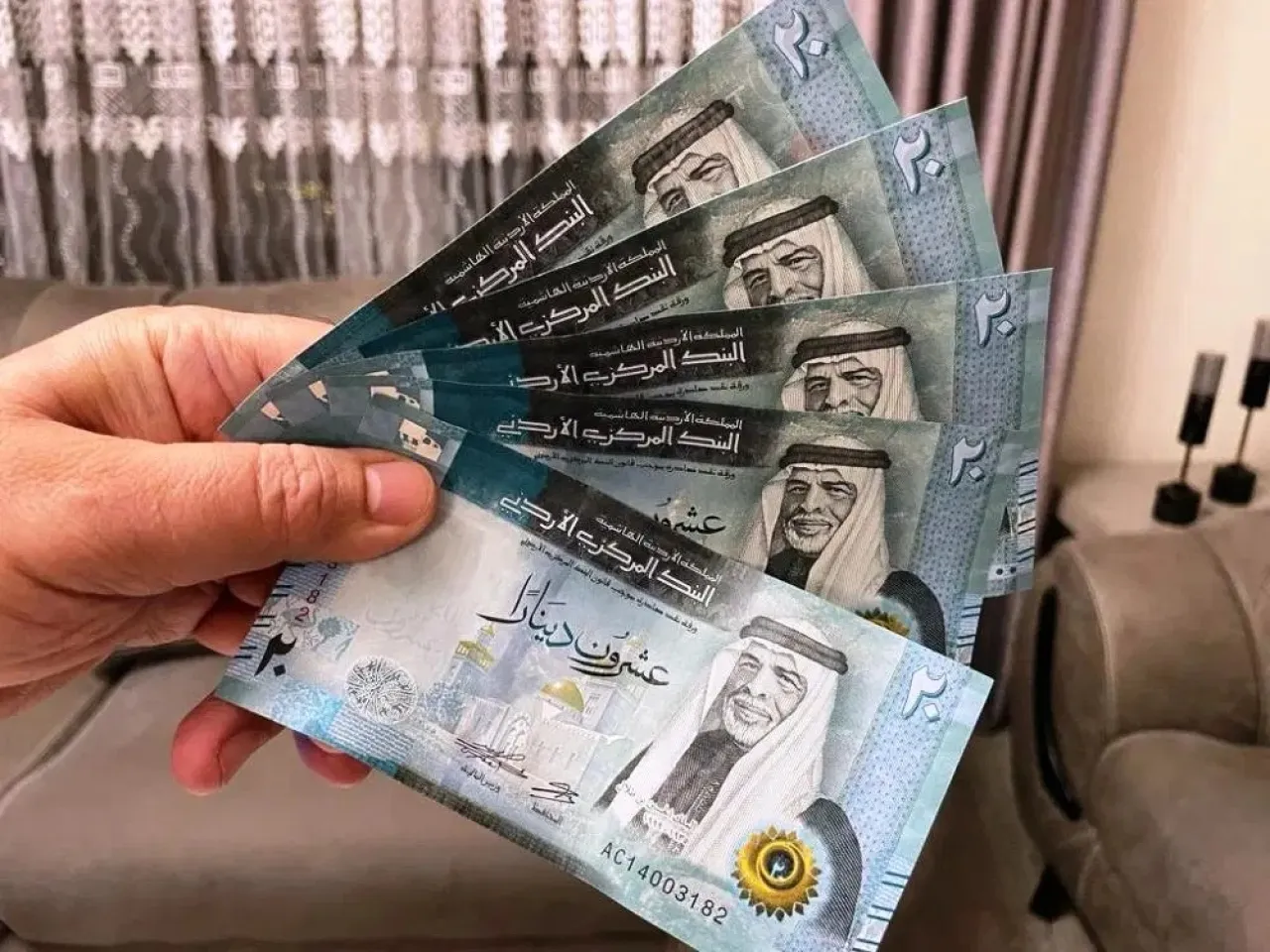 البنوك تسمح بتأجيل أقساط القروض مع رسوم.. وهذه شروط الاستفادة 