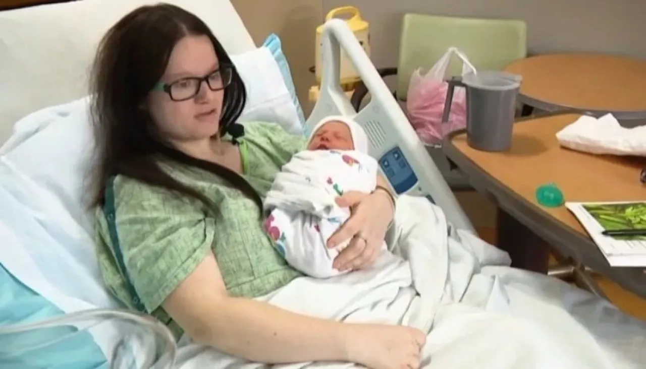 موظفة لم تعلم بحملها تتفاجأ بولادتها داخل مقر عملها 