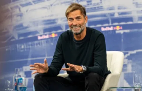 كلوب يعيد الصراع بين رونالدو وميسي ويحدد الأفضل