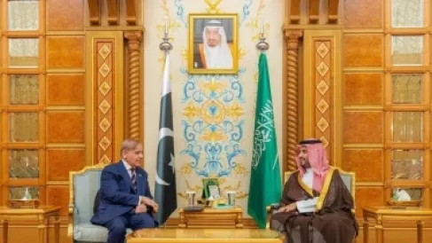 ولي العهد السعودي ورئيس وزراء باكستان يجريان مناقشات بشأن تطورات المنطقة