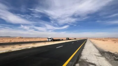 الأشغال تنهي صيانة جزء حيوي من الطريق الصحراوي