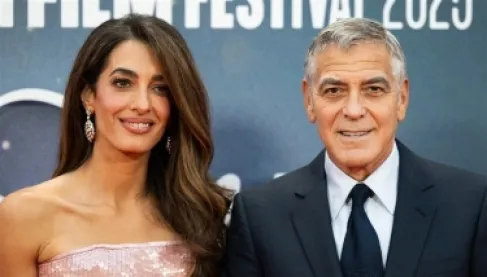 فرنسا تبرر منحها الجنسية لجورج وأمل كلوني