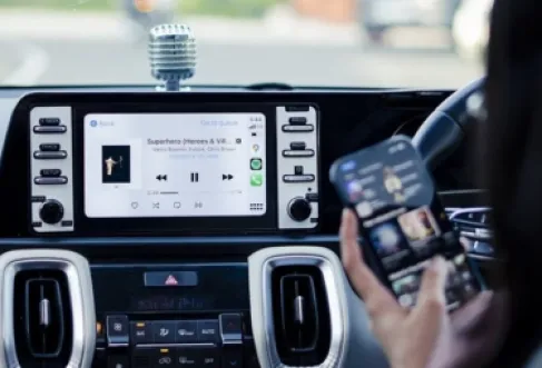 كيف يؤثر الاستماع إلى الموسيقى على سلوكيات القيادة؟