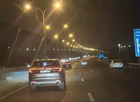 الأشغال: تكلفة صيانة إنارة طريق الـ100 تبلغ 1.250 مليون دينار