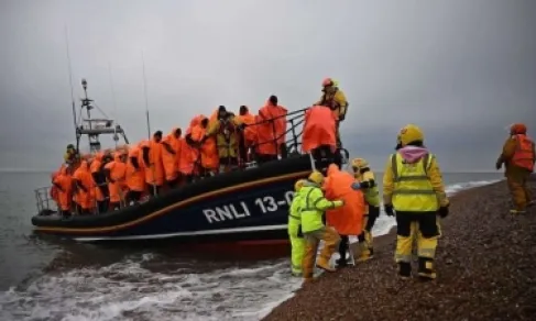 بريطانيا.. وصول أكثر من 41 ألف مهاجر غير شرعي في 2025