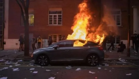 إضرام النار بـ1173 سيارة خلال ليلة رأس السنة في فرنسا