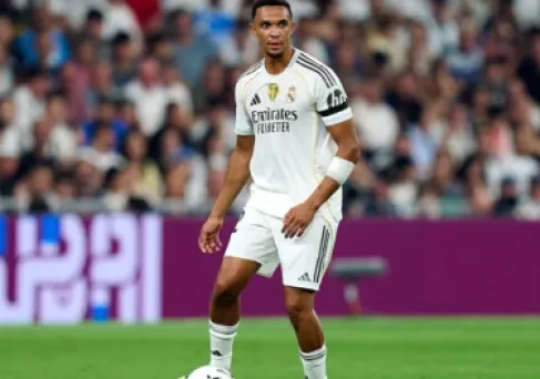 صفقة بعنوان (الخيانة).. مانشستر يونايتد يطلب ود أرنولد