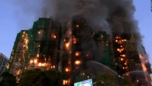 انفجار شاحن هاتف يصيب 4 أشخاص ويجلي عشرات السكان في الصين