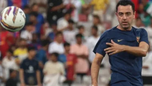 تشافي يمنح الضوء الأخضر لقيادة يونايتد